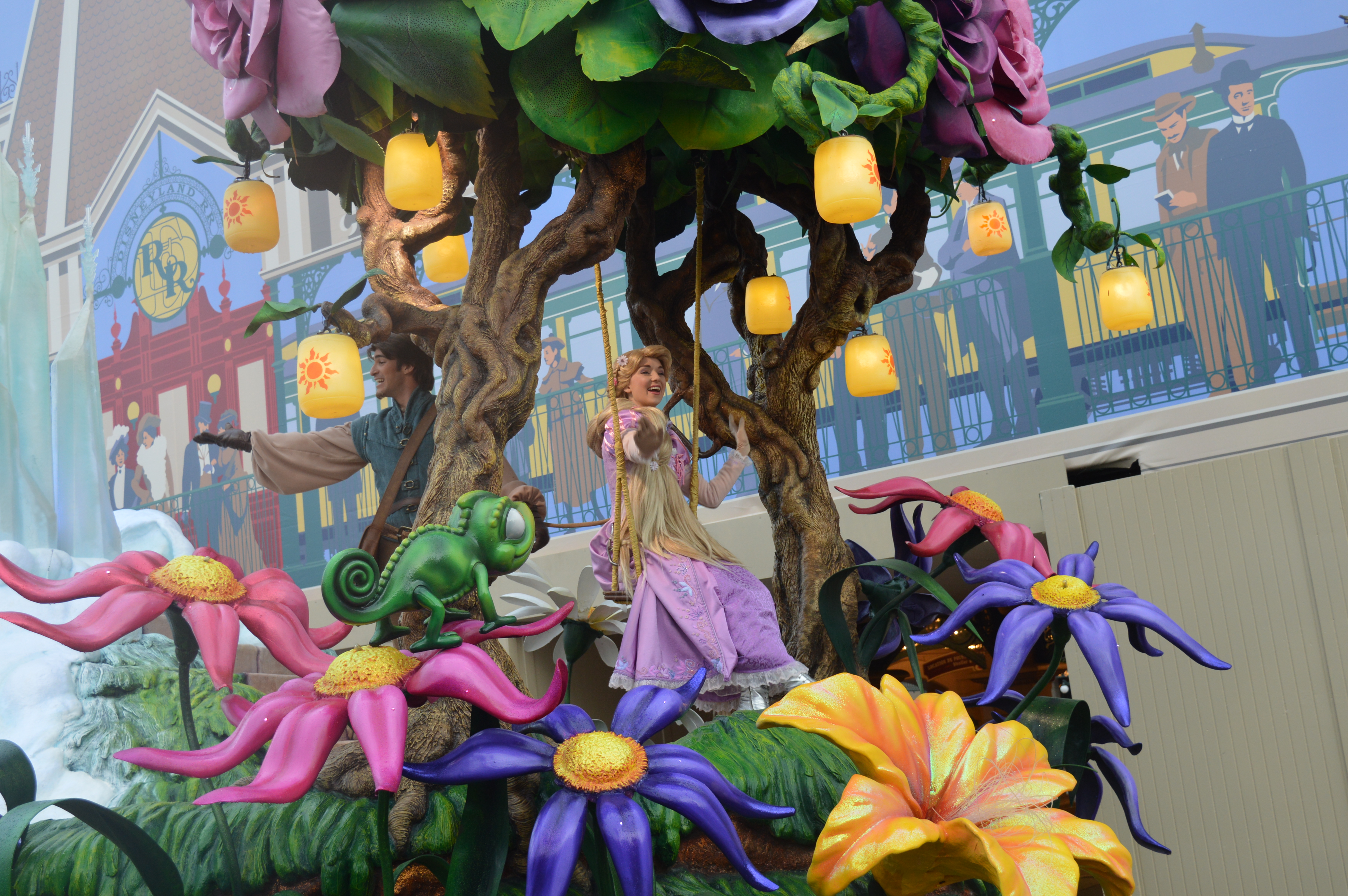 Disneyland Paris Rapunzel and Flynn in Tangled