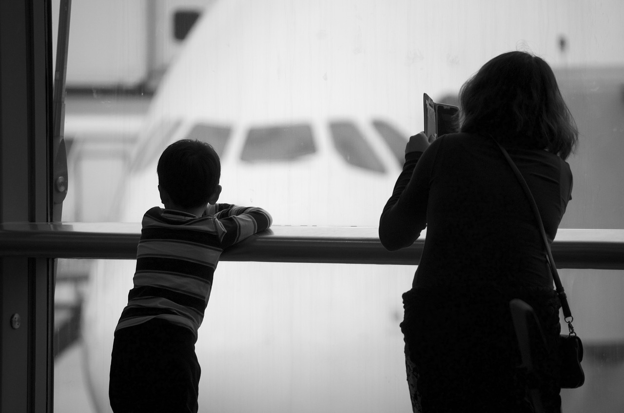 Top 10 tips for surviving a flight with kids
