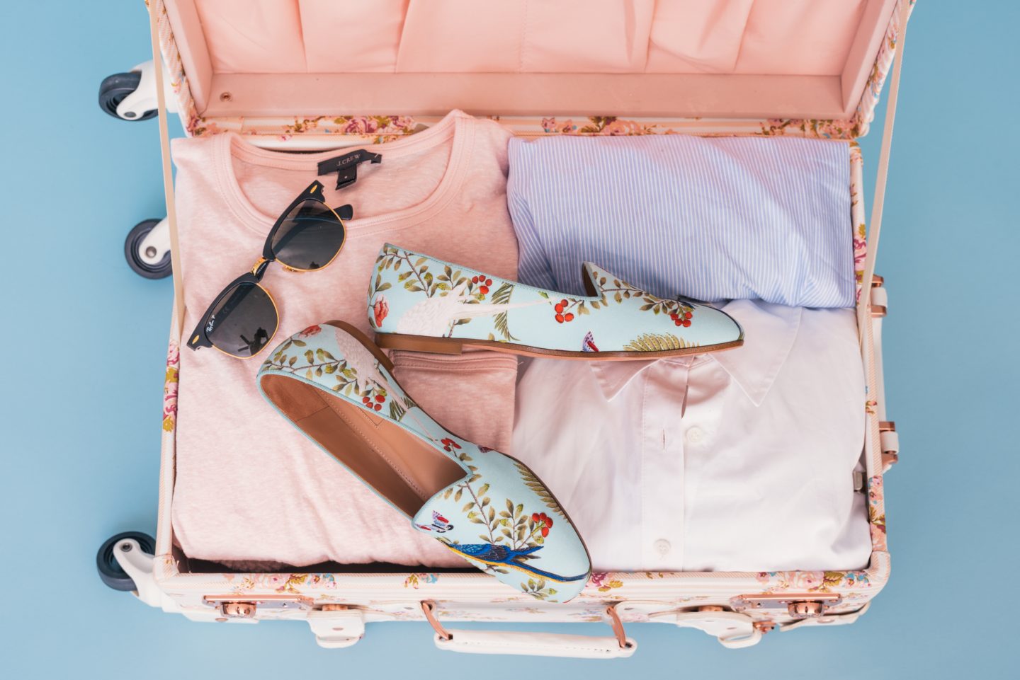 7 Items to NOT Bring with You on Vacation