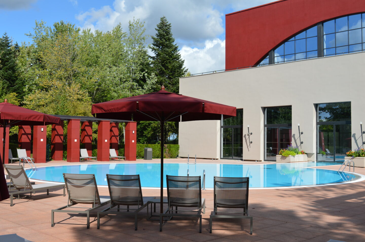 disneyland paris hotels with swimming pools
